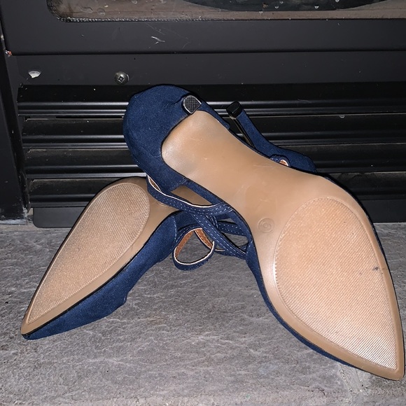 Blue strap heels. - Picture 3 of 4